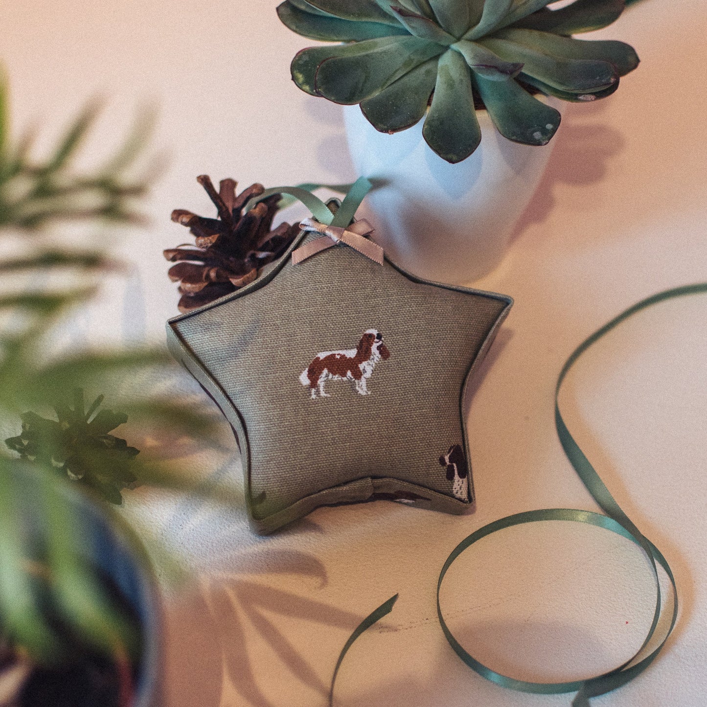 Spaniels Padded Fabric Hanging Star - Sophie Allport - F&B Crafts - F&B Crafts