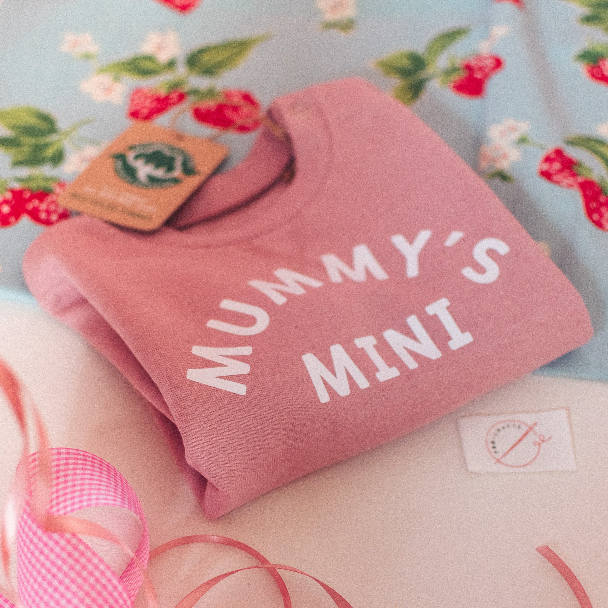 Mummy's Mini" Children's Sweatshirt: "Adorable pink children's sweatshirt with 'Mummy's Mini' design.