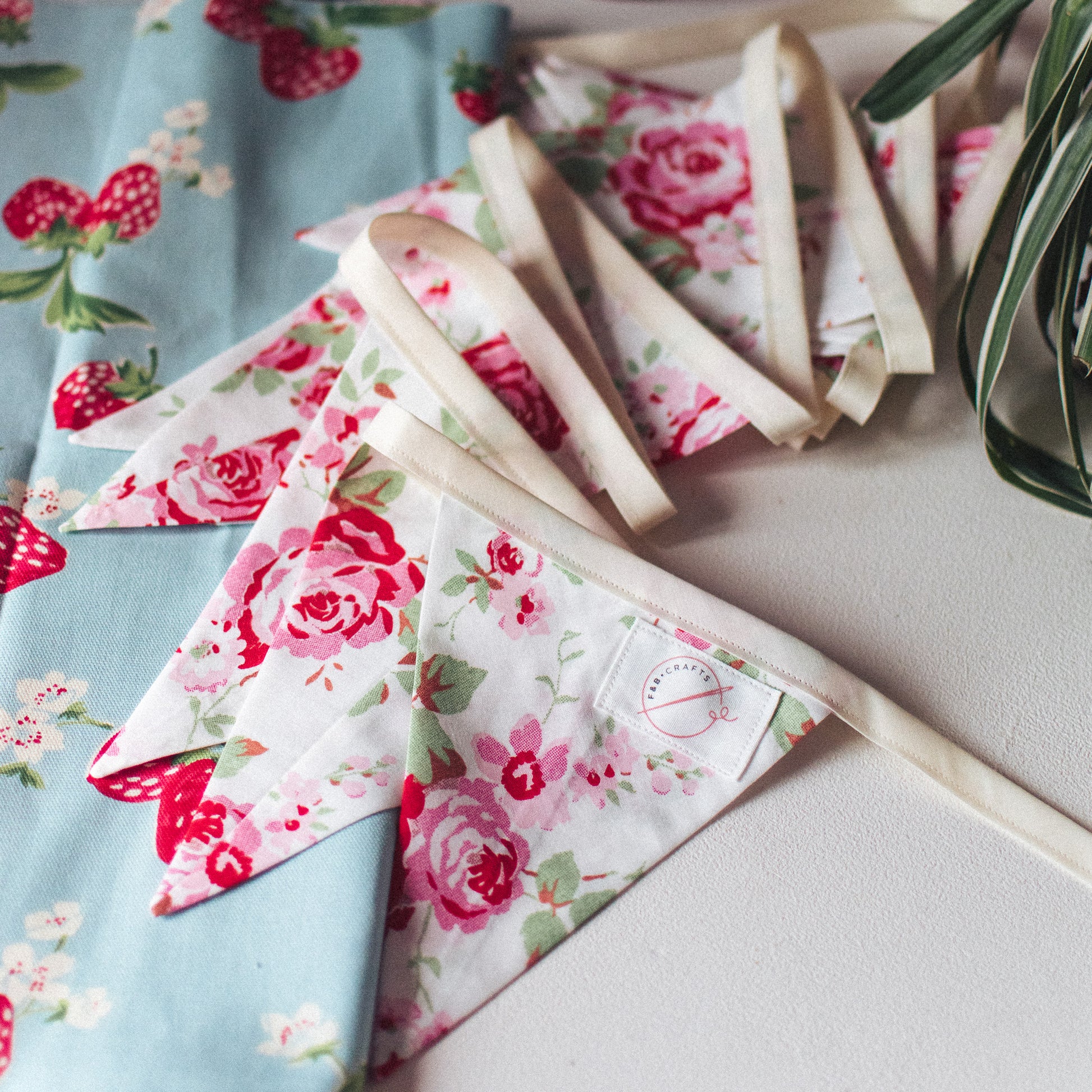 Rosali Vintage Style Cath Kidston Bunting - 3-meter set with 15 segments, showcasing delicate pink roses on both sides