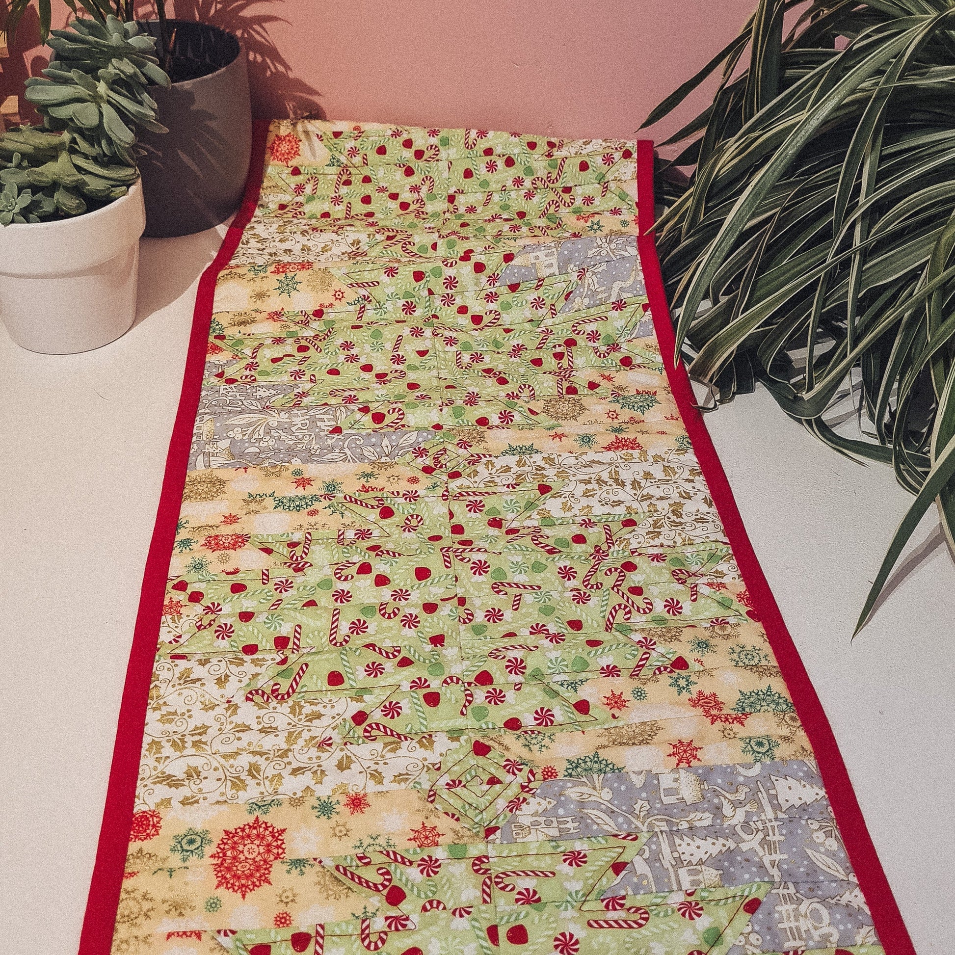 Candy Cane Pattern Patchwork Festive Table Centre Piece - F&B Crafts - F&B Crafts