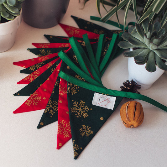 Red, Green & Gold Snowflake Christmas Bunting (3m) - F&B Crafts - F&B Handmade