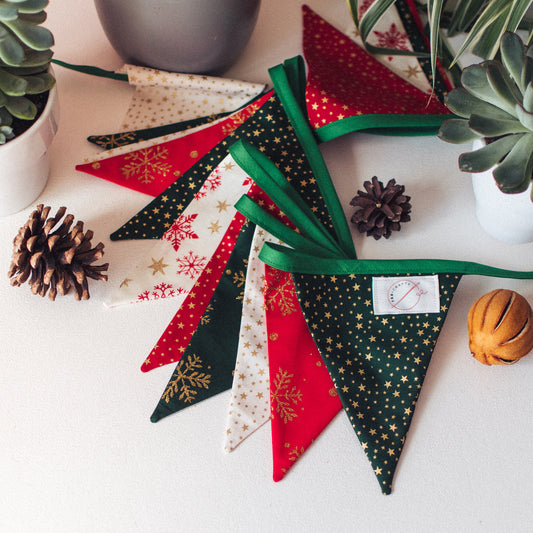 F&B Crafts Traditional Red, Green and Gold Festive Print Bunting - Handmade in Yorkshire by F&B Crafts