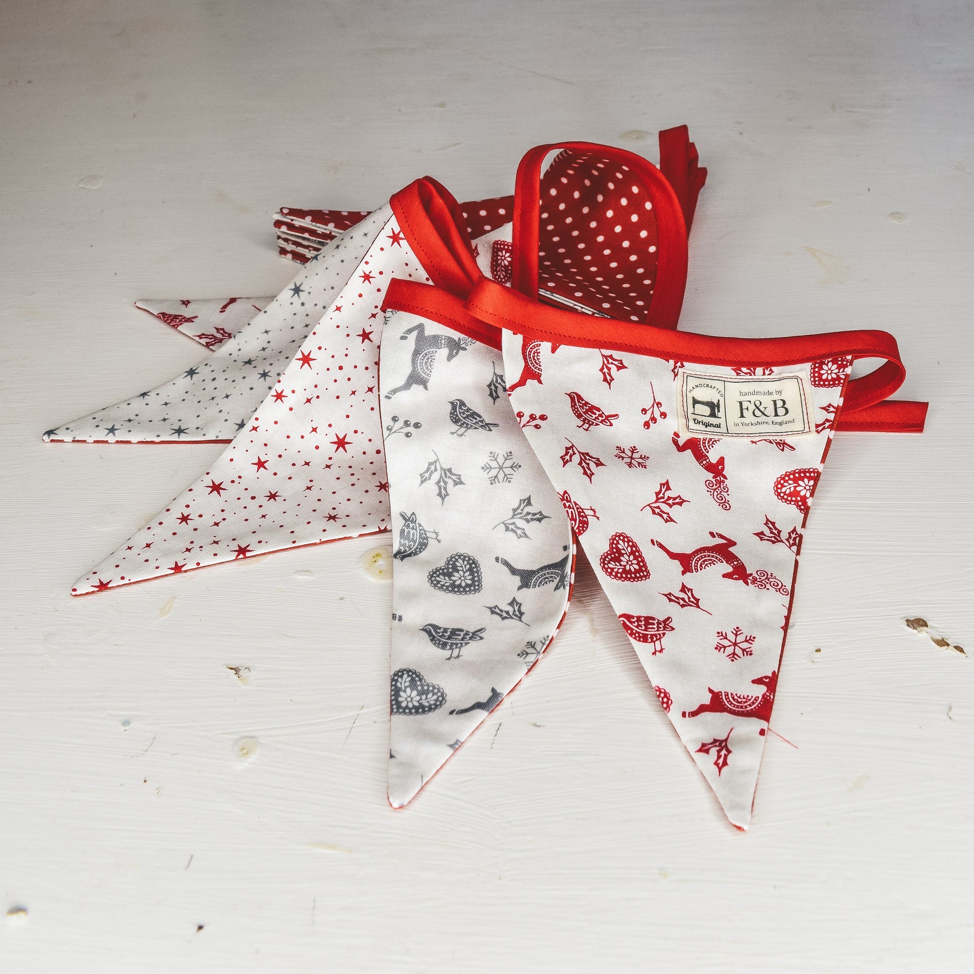 F&B Country Christmas - Handmade Scandi Style Bunting in Red and Grey 3m long with 15 segments - Christmas Bunting